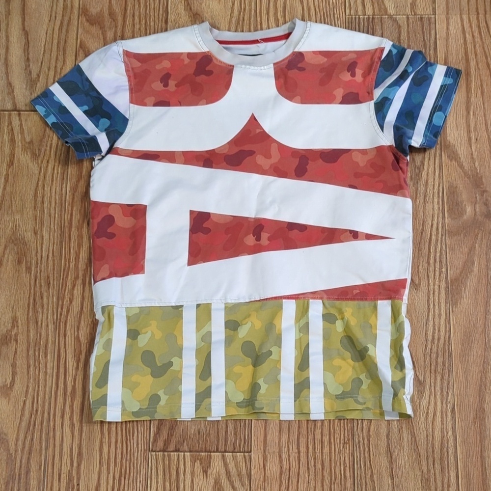 Ron Bass "BASS" 100% cotton graphic t-shirt camo red blue green, men's size S